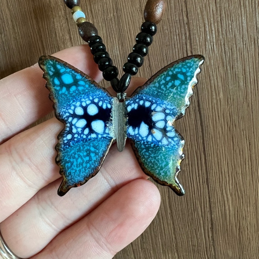 Vintage Copper Butterfly Gold Tone Black Blue White Pendant Beaded Necklace - Picture 5 of 10